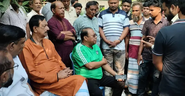 স্থানীয় ও স্বজনরা